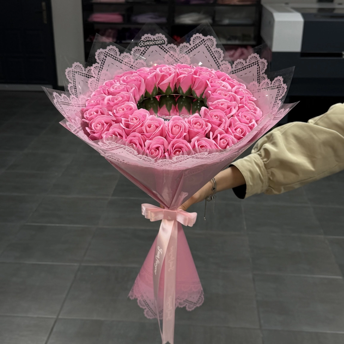 38'Li Neon Pembe Aynalı Buket