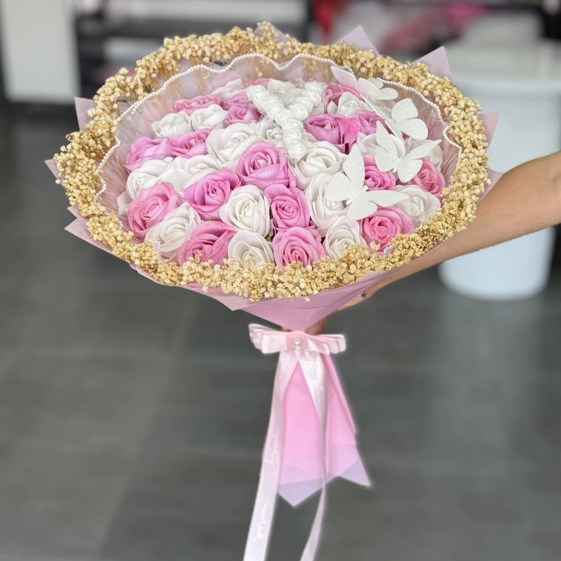 41'li Gül Buketi Pembe-Beyaz (Tomurcuk-İncili Tül-Kelebek-Harf)