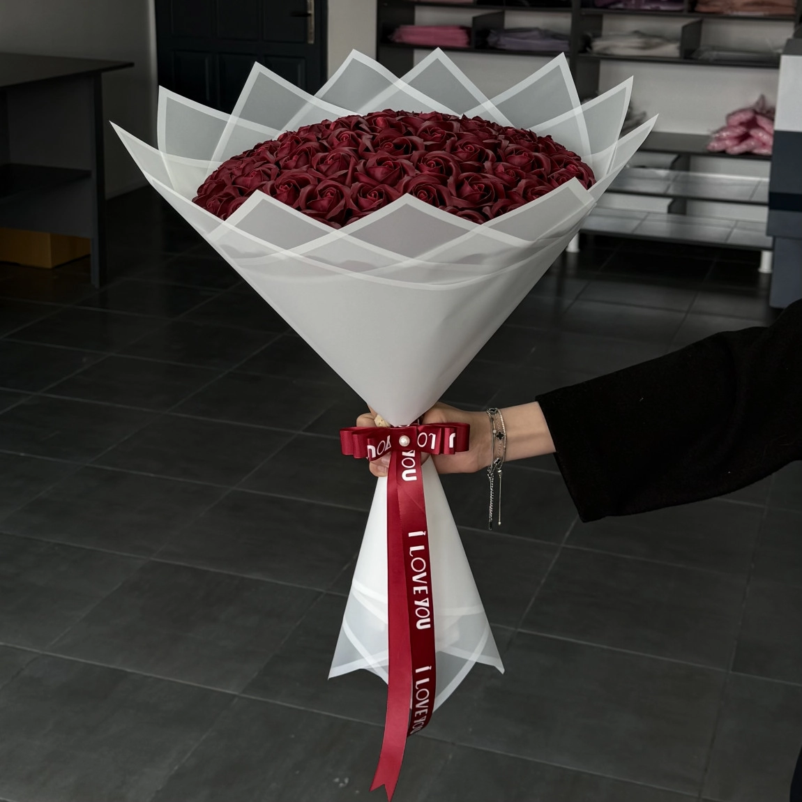 61'Li Bordo Gül Buketi