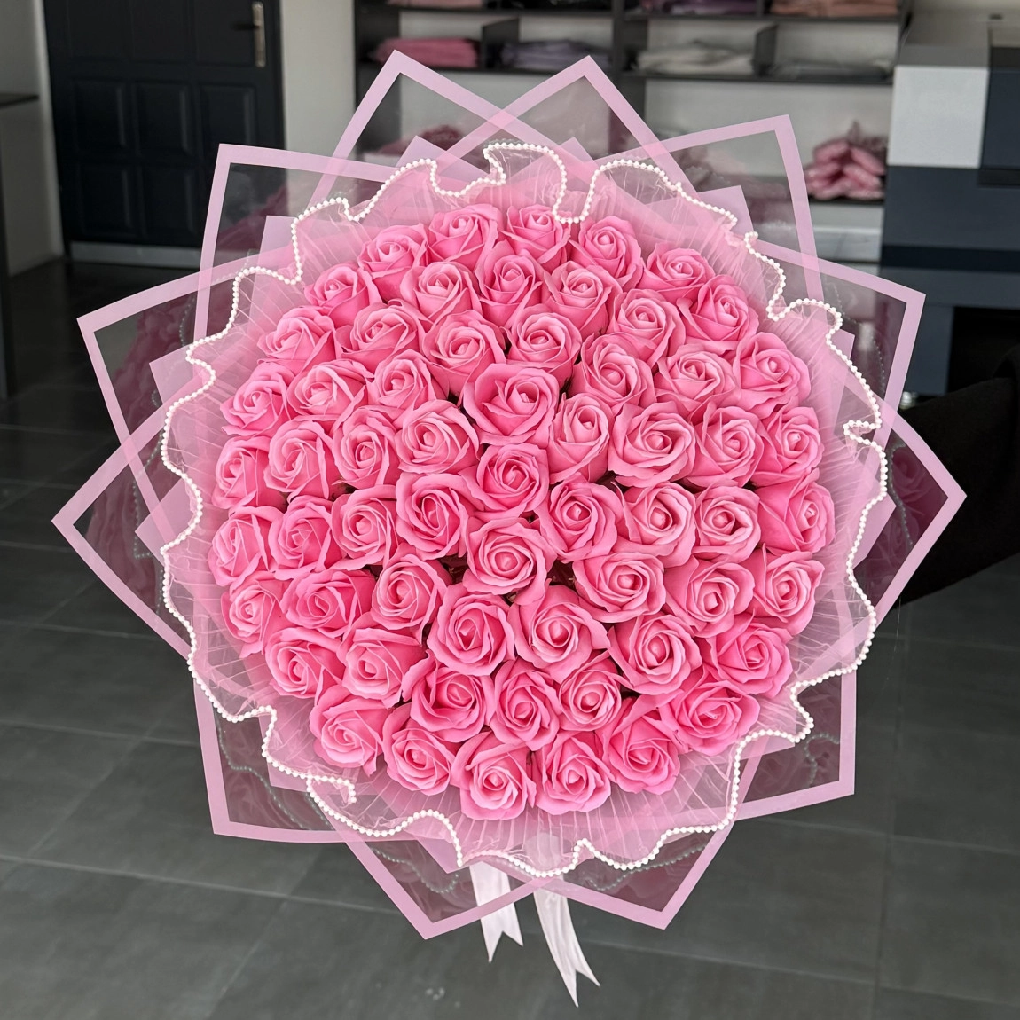 61'Li Neon Pembe Buket (İncili Tüllü)