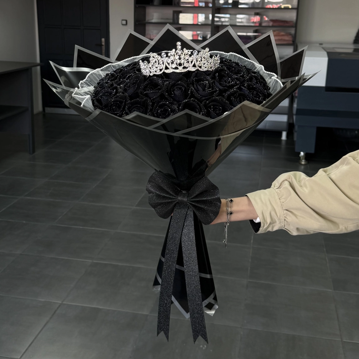 Royal Black Buket