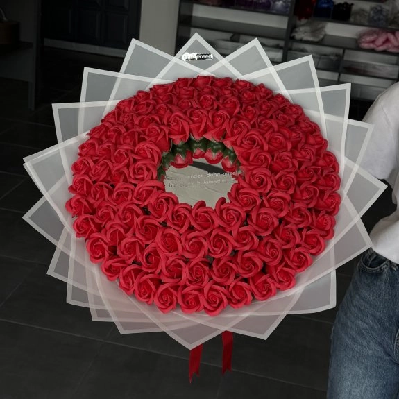101'Li Kırmızı Aynalı Buket
