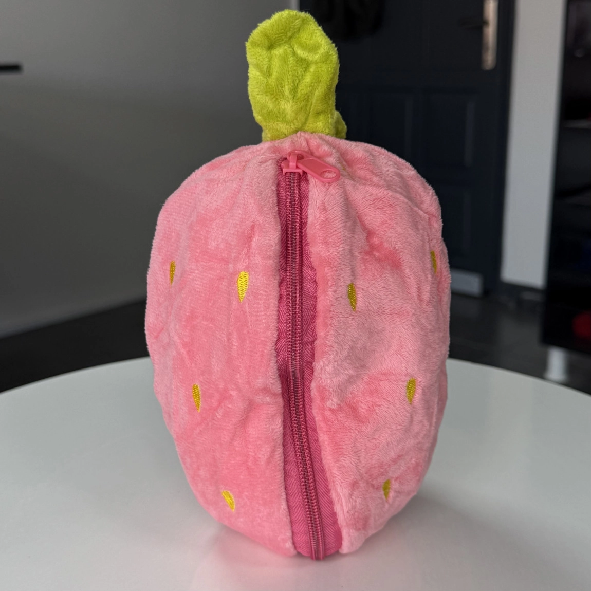 25 Cm Fermuarlı Çilek Tavşan