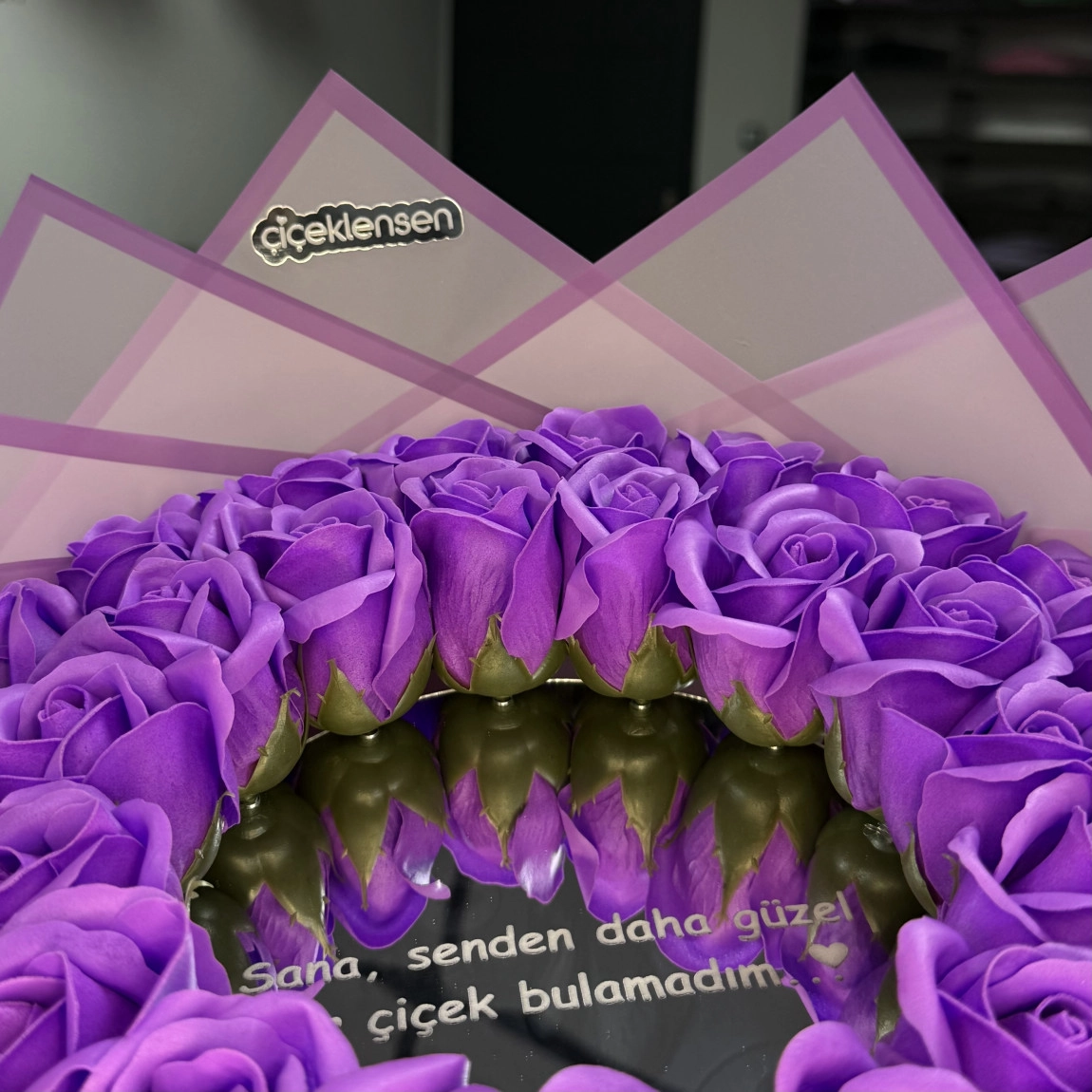 38'Li Mor Aynalı Buket