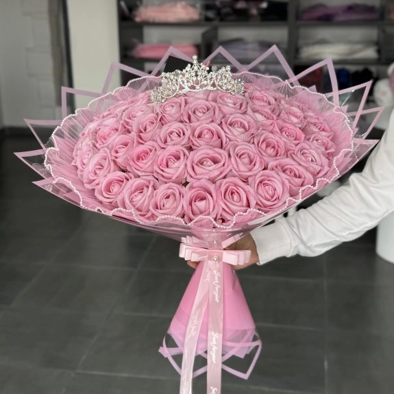 61'Li Royal Pembe Buket