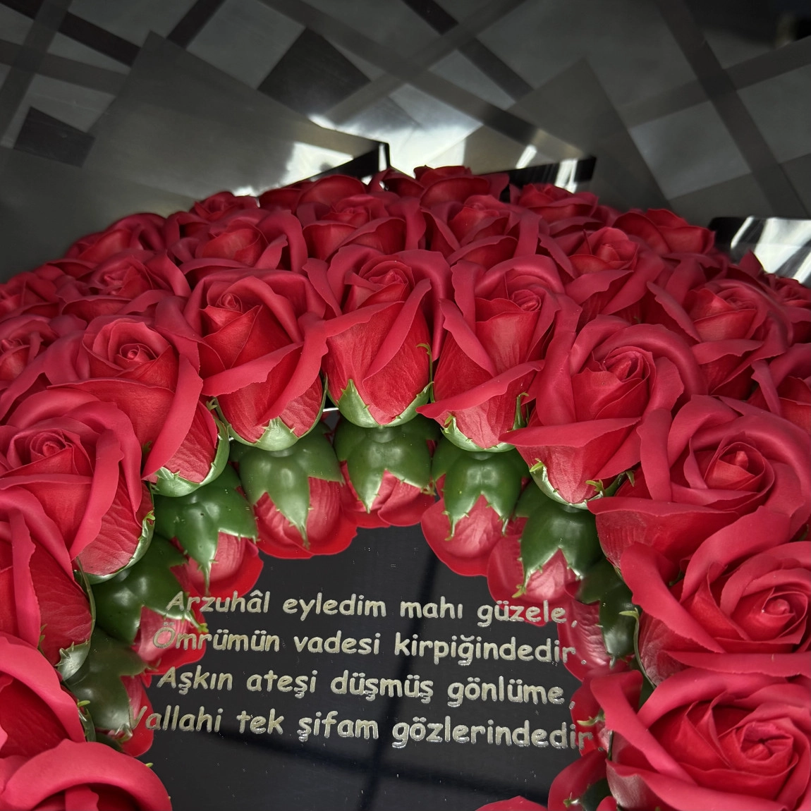66'Lı Kırmızı Aynalı Buket