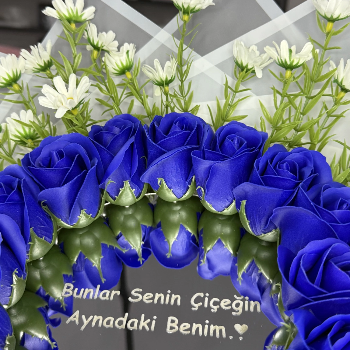 Aynalı Mavi Gül Papatyalı Buket