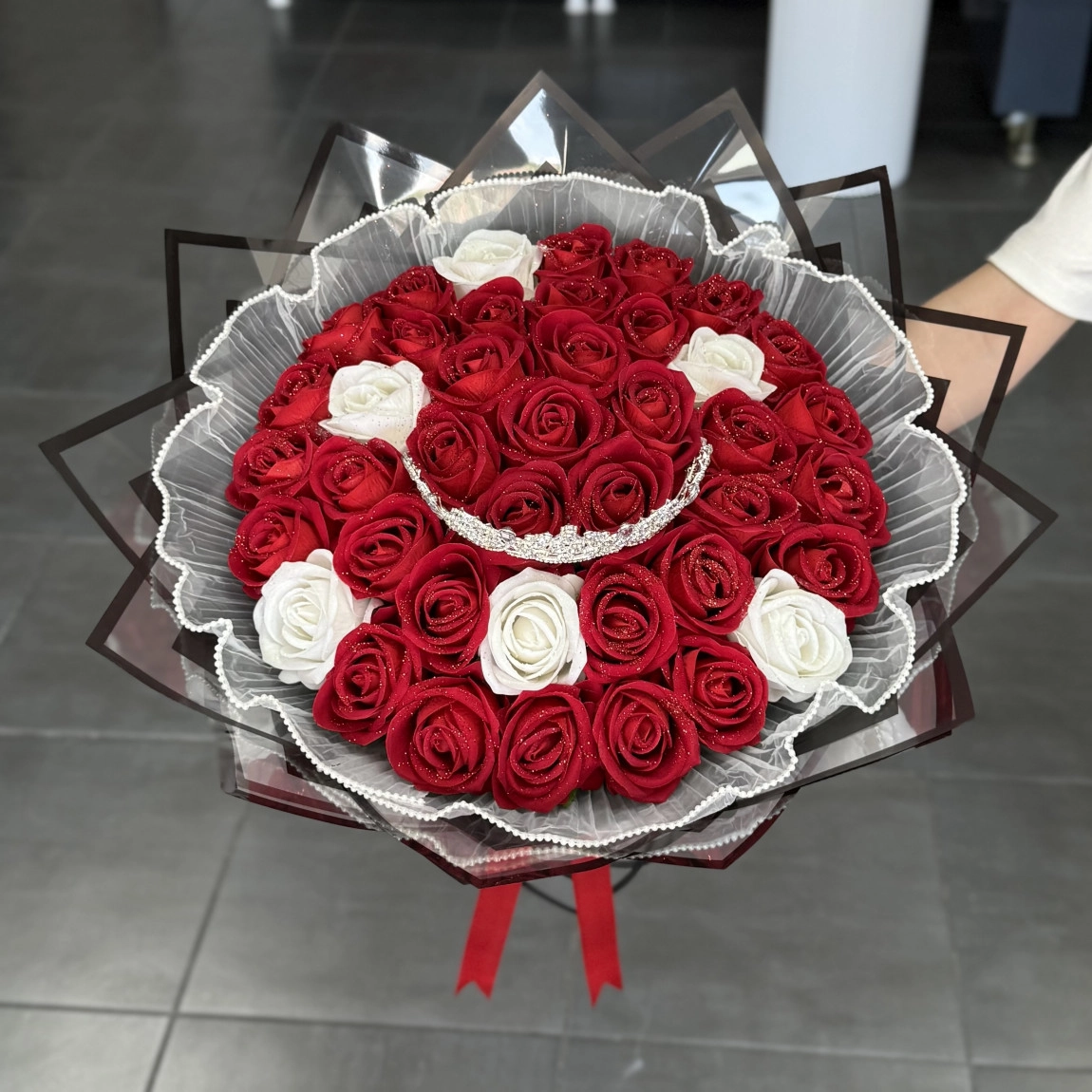 41'li Premium Buket Kırmızı-Beyaz