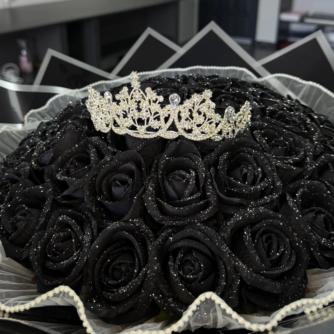 Royal Black Buket